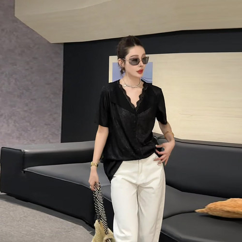胖妹妹V领蕾丝边短袖上衣