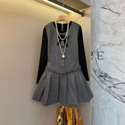 圆领长袖打底衫两件套腰带马甲裙