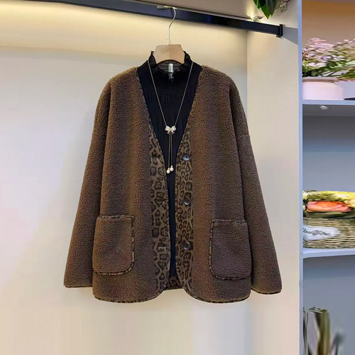 大码女装V领豹纹边羊羔毛外套
