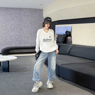 胖MM加肥V领字母长袖上衣2026早春新款大码女装百搭休闲开衫外套