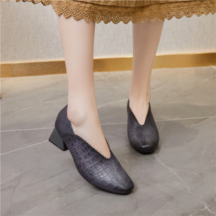 浅口头层牛皮套脚纯色软底真皮鞋 590尖头方格中跟单鞋 压花皮鞋