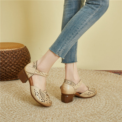 中跟凉鞋软底盘扣复古镂空