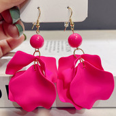 高级感粉色夸张耳坠花朵耳钉 新款 玫红色耳饰花瓣长款 耳环2026新款
