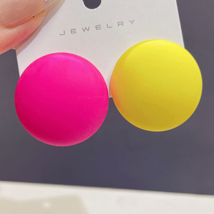 糖果色小众设计感夸张简约耳环女不对称新款圆形玫红彩色洋气耳钉