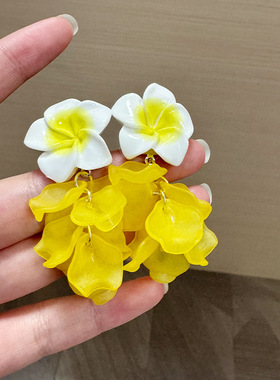甜美黄色鸡蛋花流苏花瓣耳环