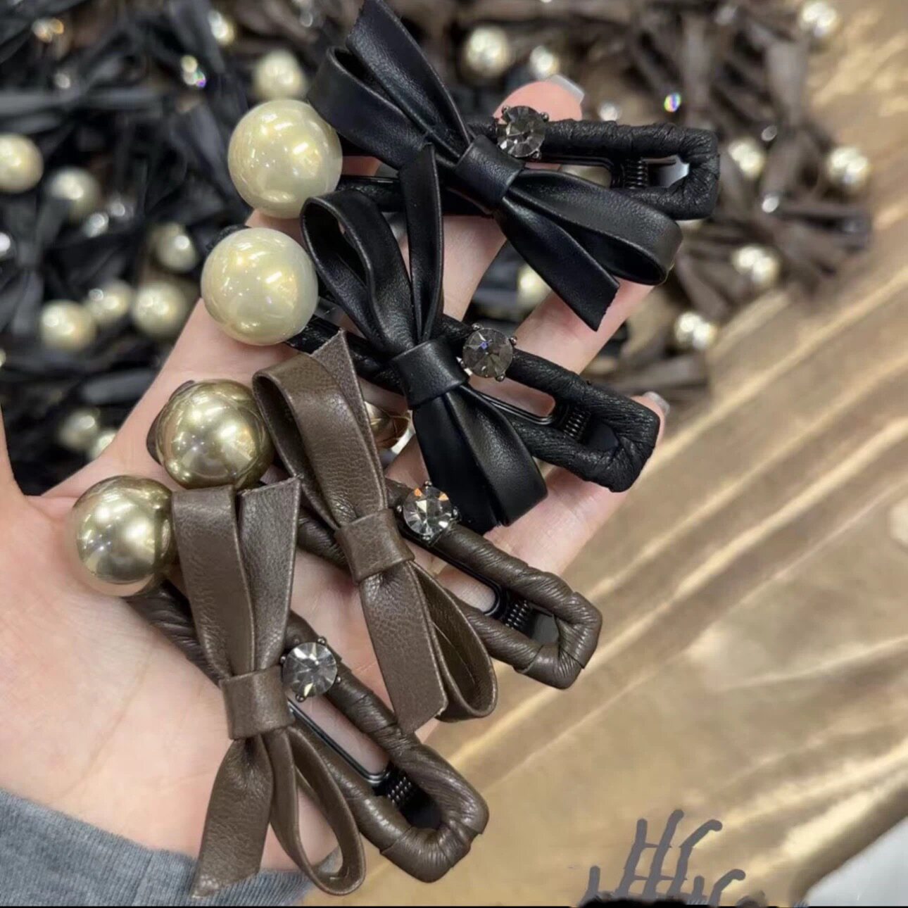 韩国新款高级感皮质水钻蝴蝶结发夹方形刘海侧边夹女碎发夹鸭嘴夹