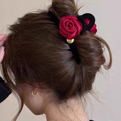 玫瑰花布艺发夹女缎面后脑勺2024年高端气质花朵抓夹大号鲨鱼夹