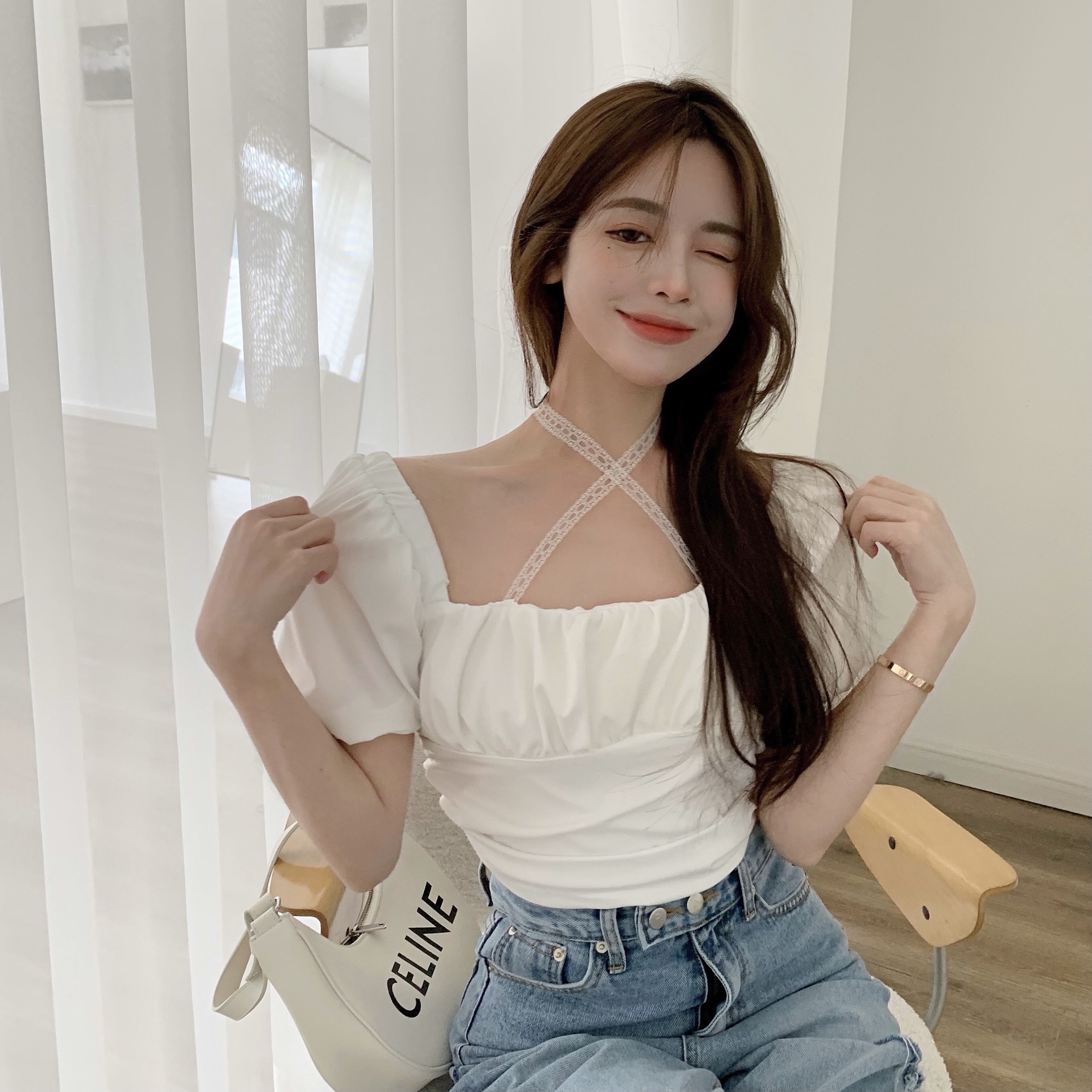 Real price! Square neck foam sleeve top with lace stitching