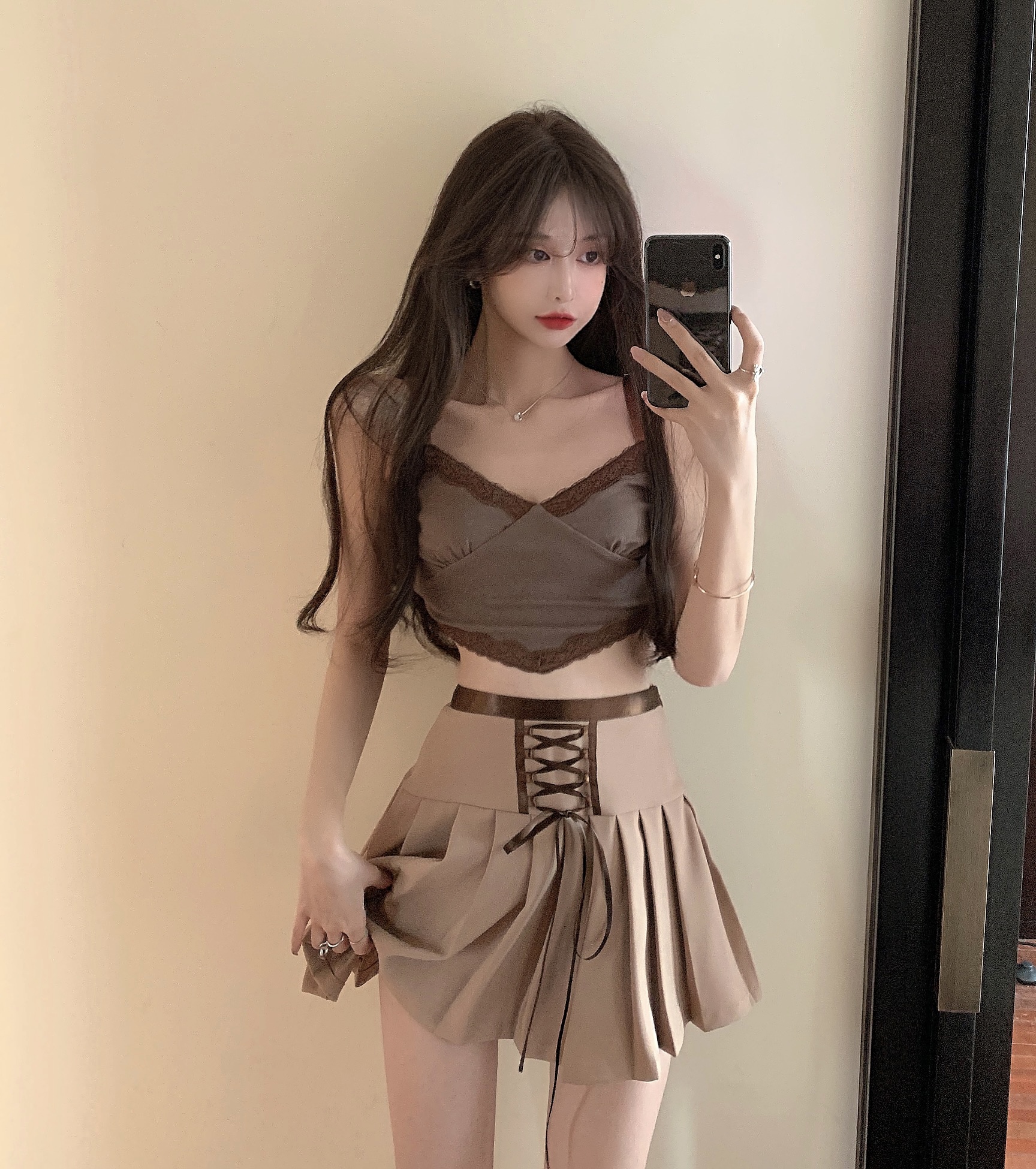 Real price! Mocha LACE VEST + bandage pleated skirt