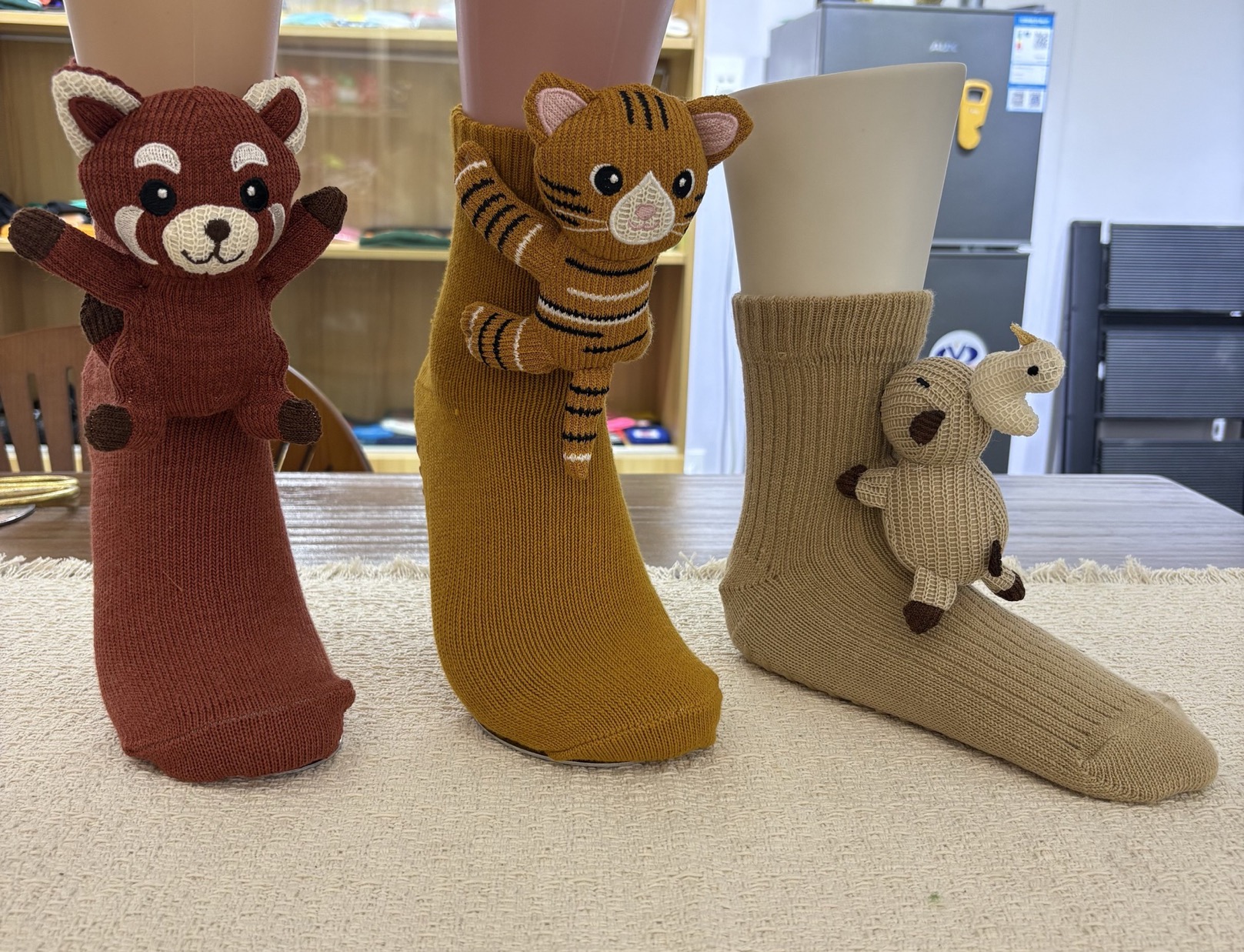 动物毛绒钩针袜子可爱动物运动袜