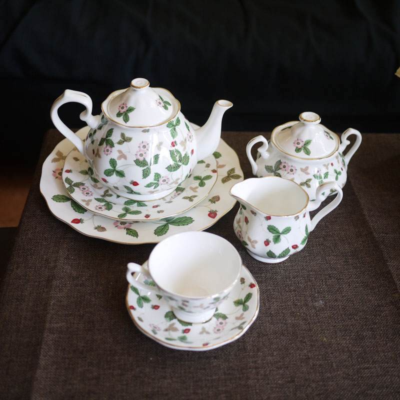 英国高端骨瓷野草莓轻奢英式下午茶茶具套装家用客厅茶壶餐盘茶杯