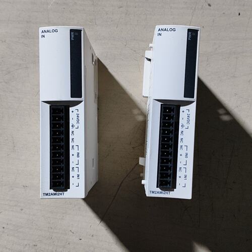 议价施耐德PLC，TM2AMI2HT，功能好!品相错，发黄!