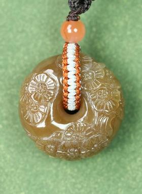 天然和田玉面包扣雕刻牡丹花吊坠