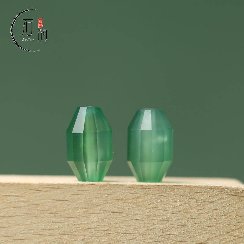 天然冰绿色玛瑙7.5*12mm刻面米珠