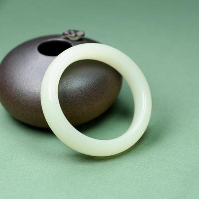 天然冰种阿富汗玉青白宽扁条手镯