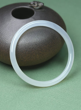 纯天然玛瑙冰透白细圆条手镯女款