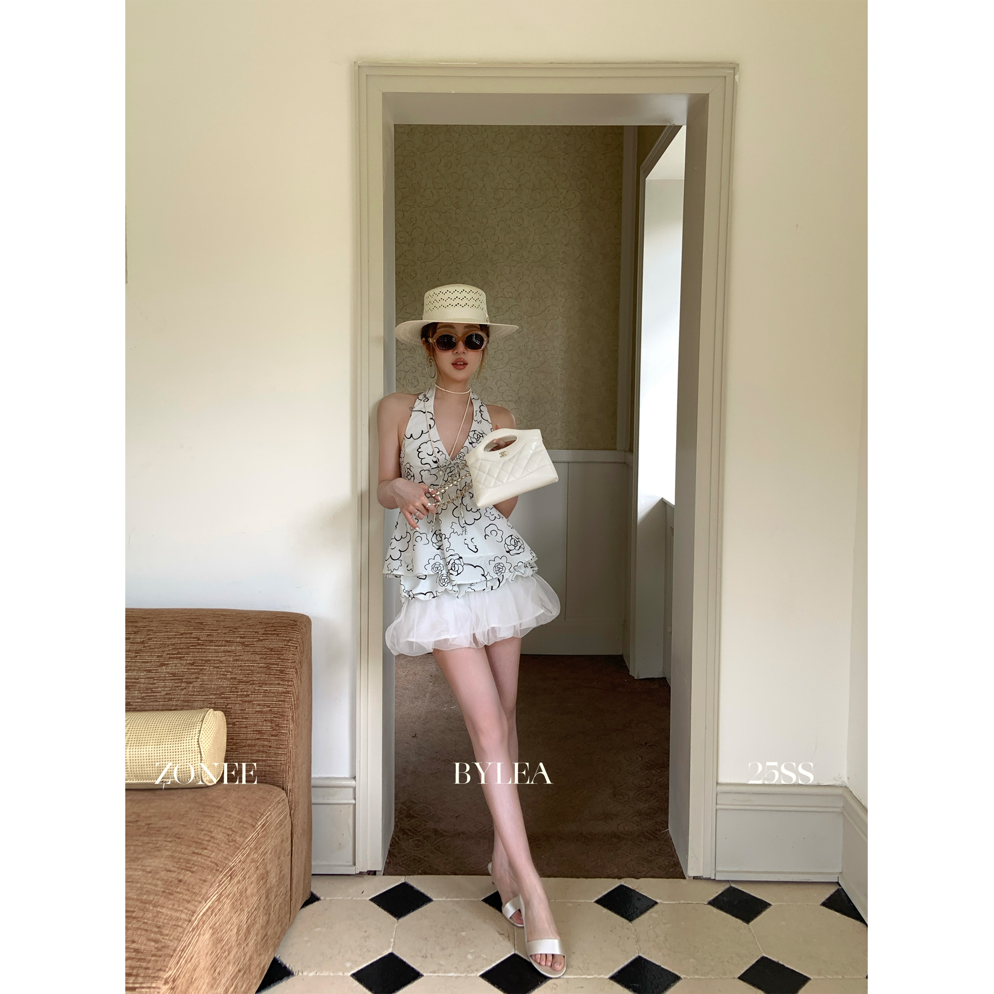 ZONEE/LEA宋亦雯 山茶花度假村 法式印花挂脖无袖上衣半身裙套装