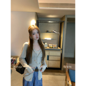 LEA宋亦雯 布达佩斯 初秋 ZONEE 法式 设计感杏色V领开叉针织上衣