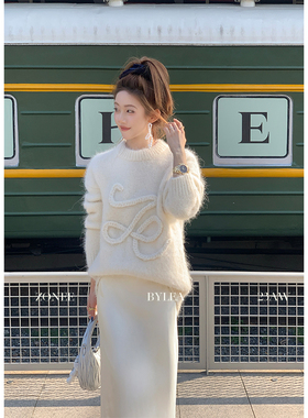 ZONEE 天使白 zonee定制！老钱感立体logo点缀白色羊驼毛圆领毛衣