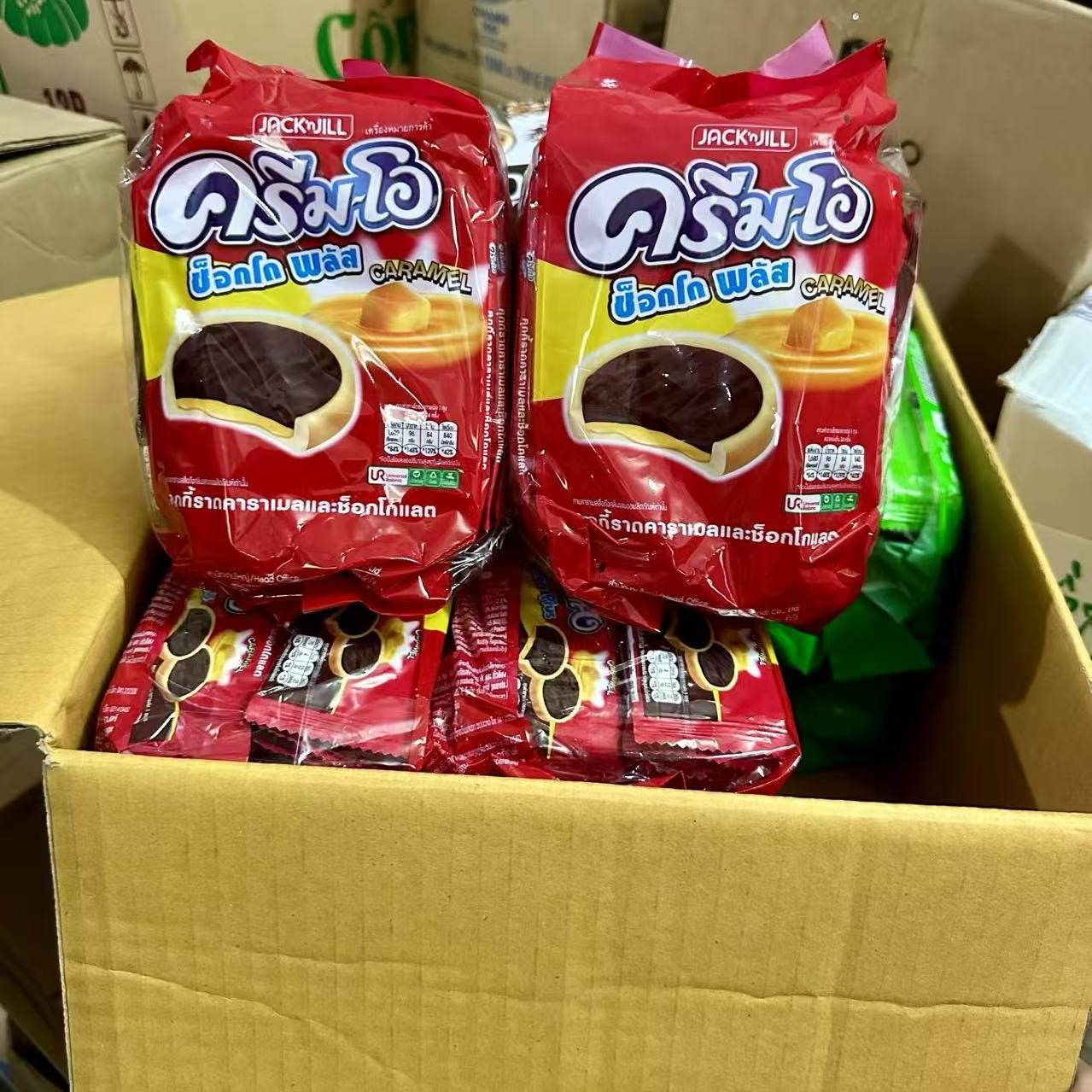 泰国代购珍珍巧克力夹心饼干creamo零食甜品焦糖椰奶味独立24小包