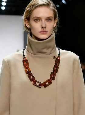 法式复古亚克力项链女棕色方形链条编织链极简长款毛衣链百搭配饰