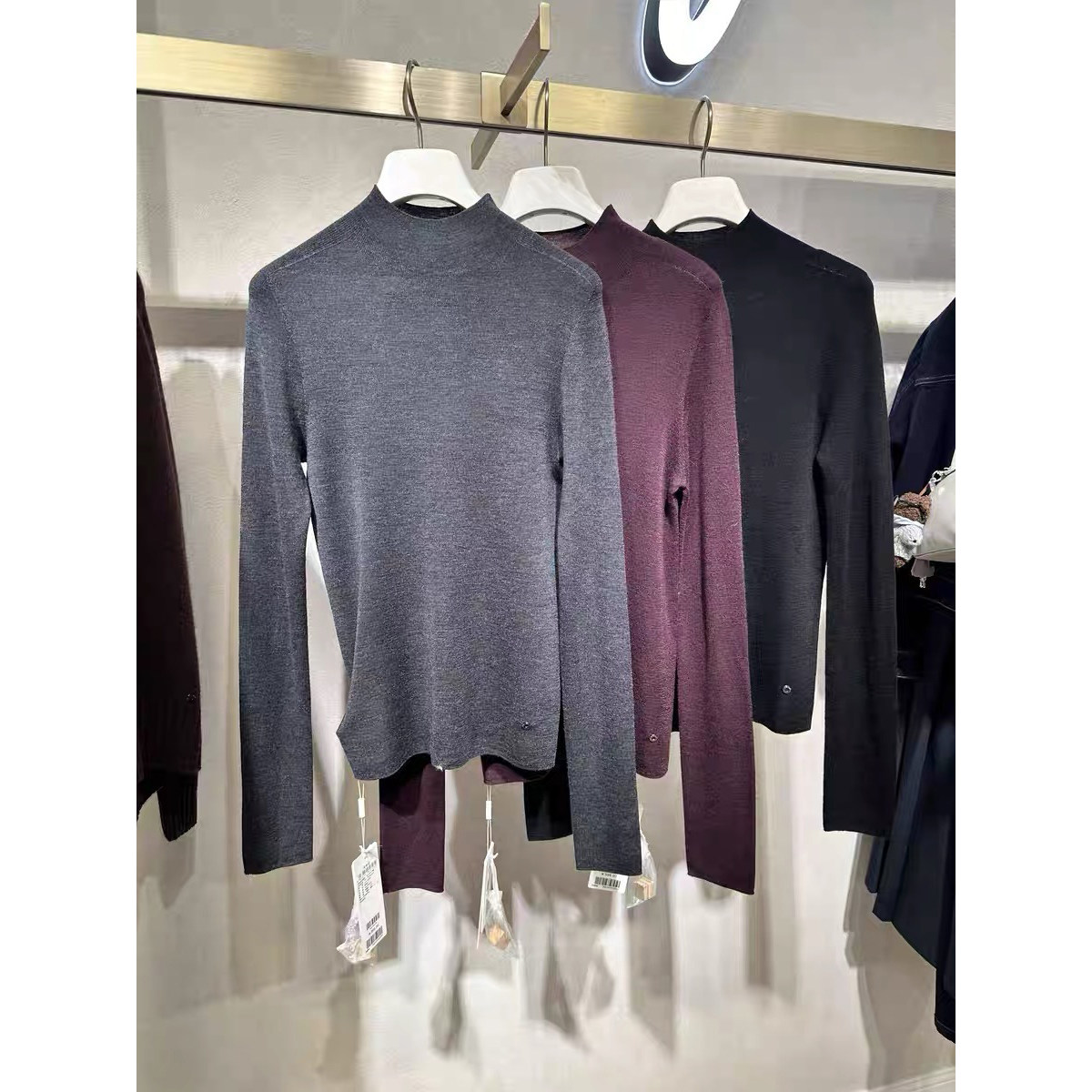 伊折扣商场同款2025冬女士简约纯色羊毛衫通勤百搭上衣1GA132491