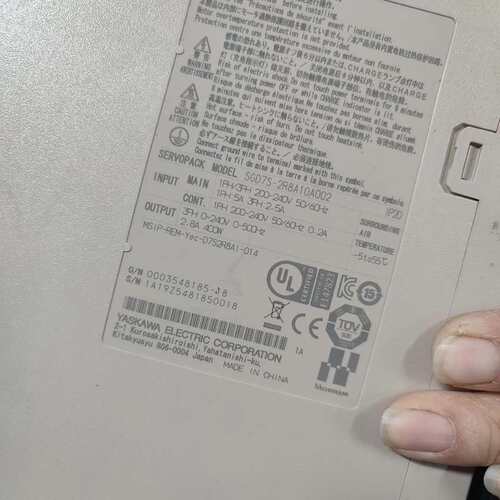 议价SGD7S-2R8A10A002，安川7系伺服驱动器400w可维修