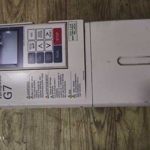 议价安川2.2KW变频器CIMR-G7A42P2 成色如图，原相可维修