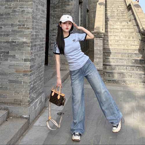 阿迪达斯复古圆领短袖T恤女款