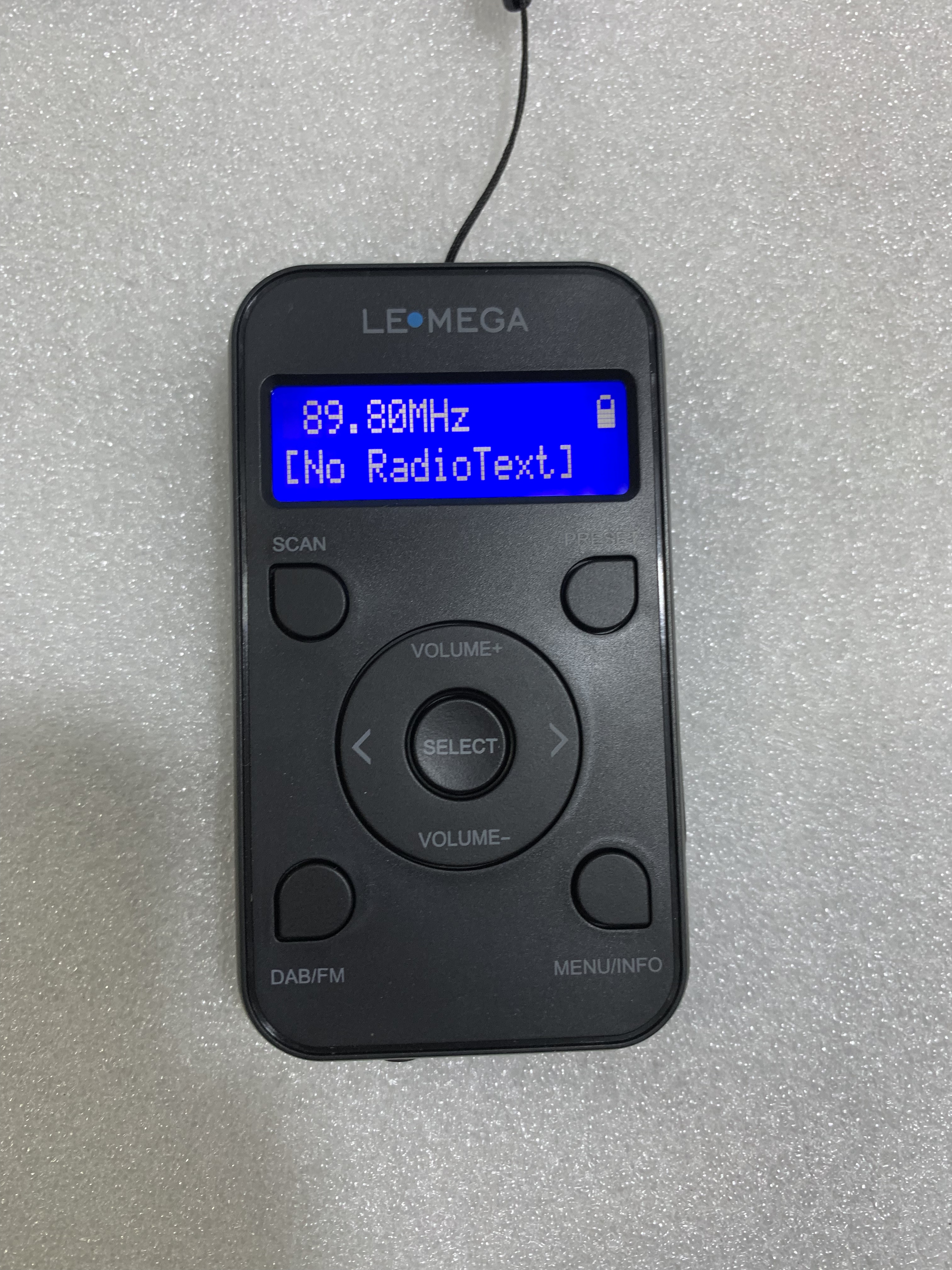 欧洲运动型收音机 dab和fm波段 耳机孔 造型别致可充电 无喇叭