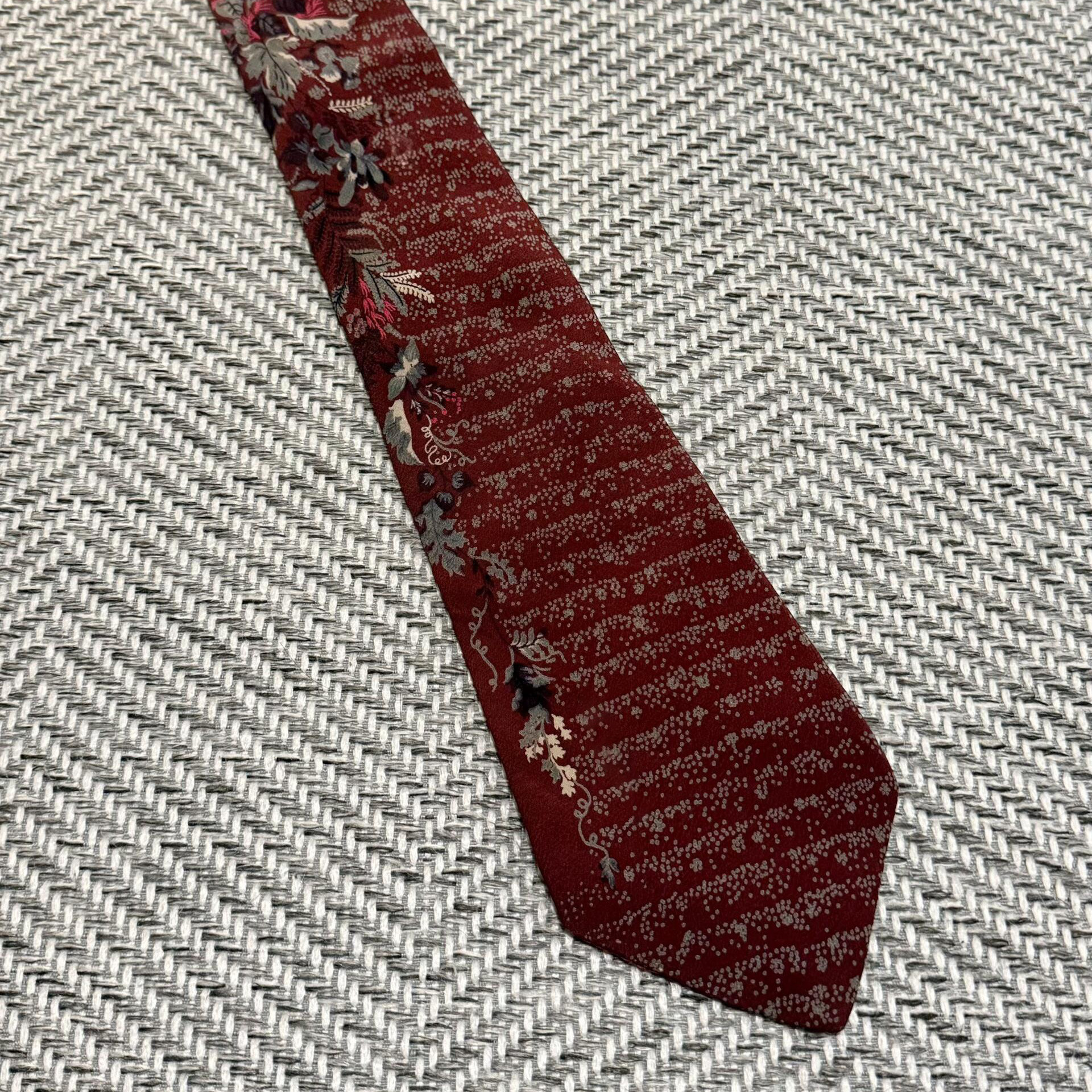 真丝复古花纹箭头型领带深红
