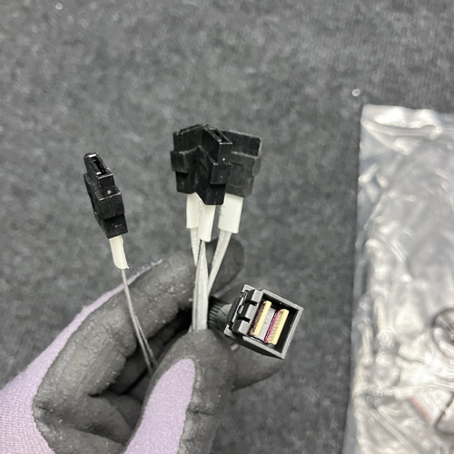 全新ceacent SFF-8643转4个SATA数据线 65CM