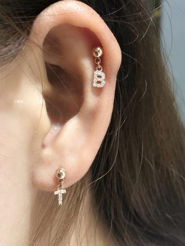 18K金字母螺丝拧耳骨钉耳坠