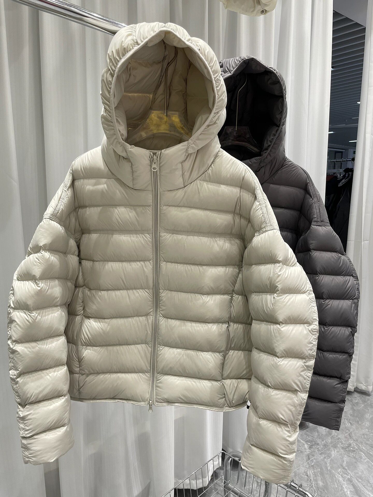 排骨羽绒服女短款2026冬季新款连帽90白鸭绒简约百搭加厚保暖外套