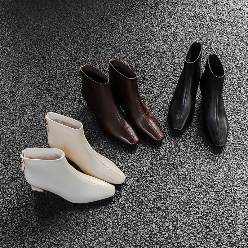 卡卡妮亚 法式方头粗跟短靴女高跟米白色真皮靴子女2025秋冬新款