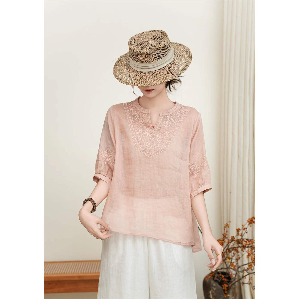 夏季新款复古刺绣纯苎麻衬衫女V领五分袖宽松显瘦轻薄麻料套头衫