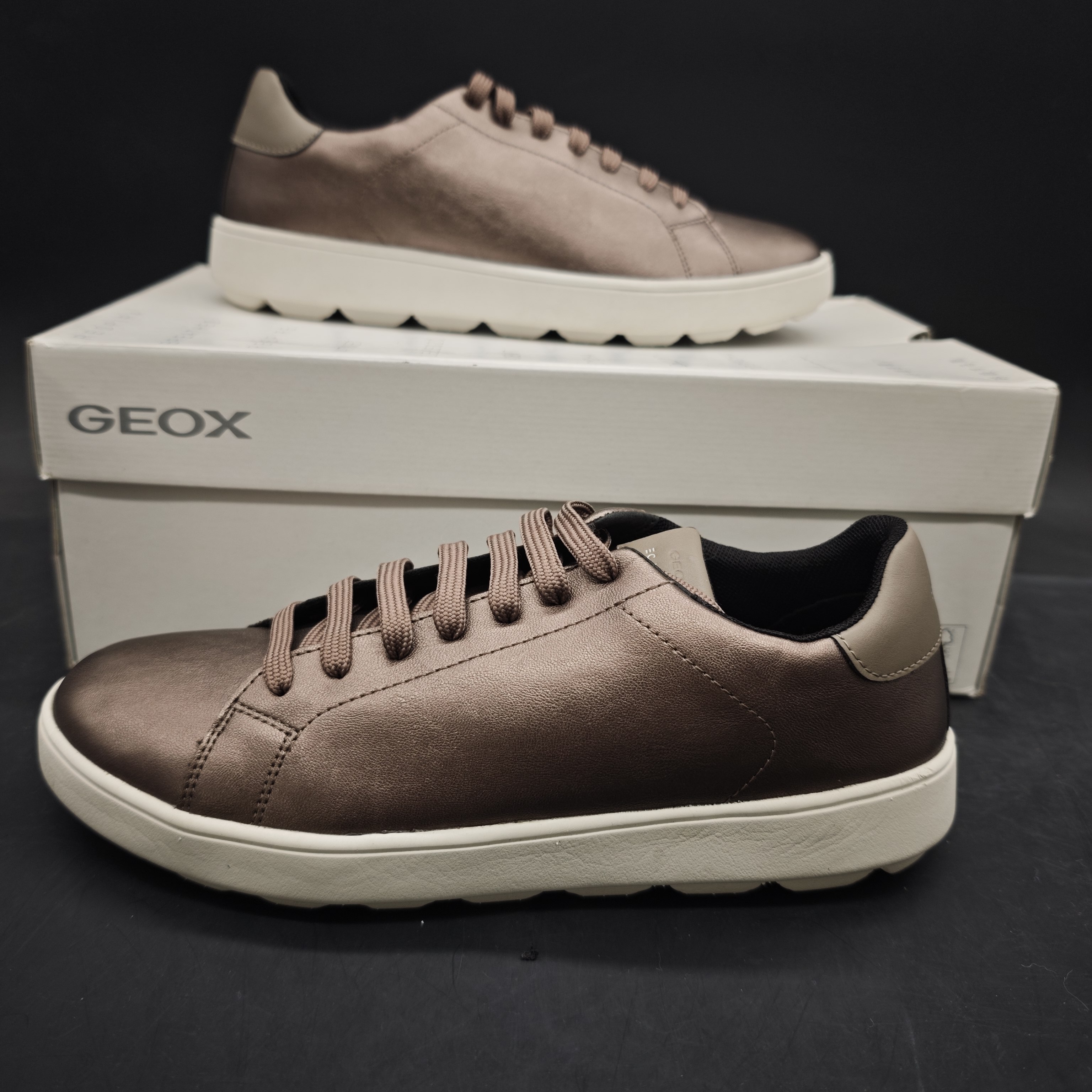 GEOX男士休闲板鞋超轻无原盒（41码）