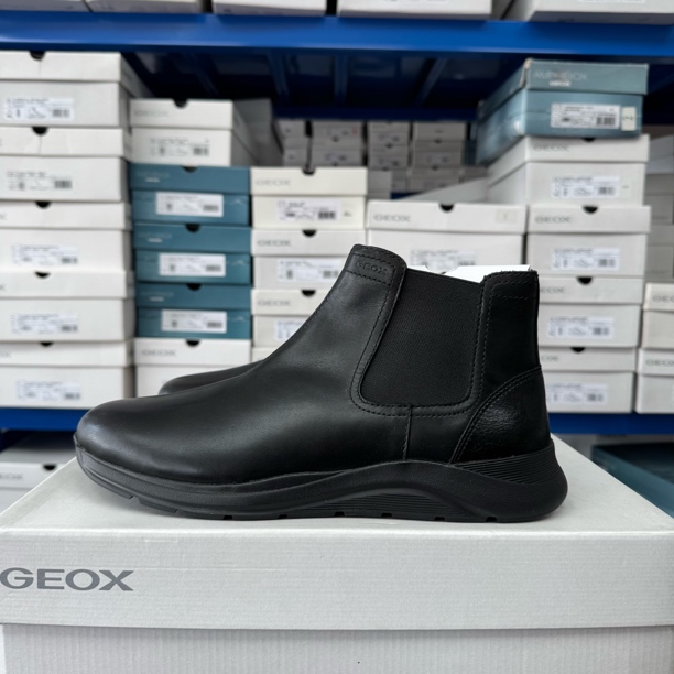 41码GEOX专柜撤柜男士中帮靴子，U16ANF C9999