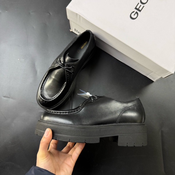 GROX健乐士撤柜女鞋黑色牛皮低帮休闲鞋D46VDB C9999