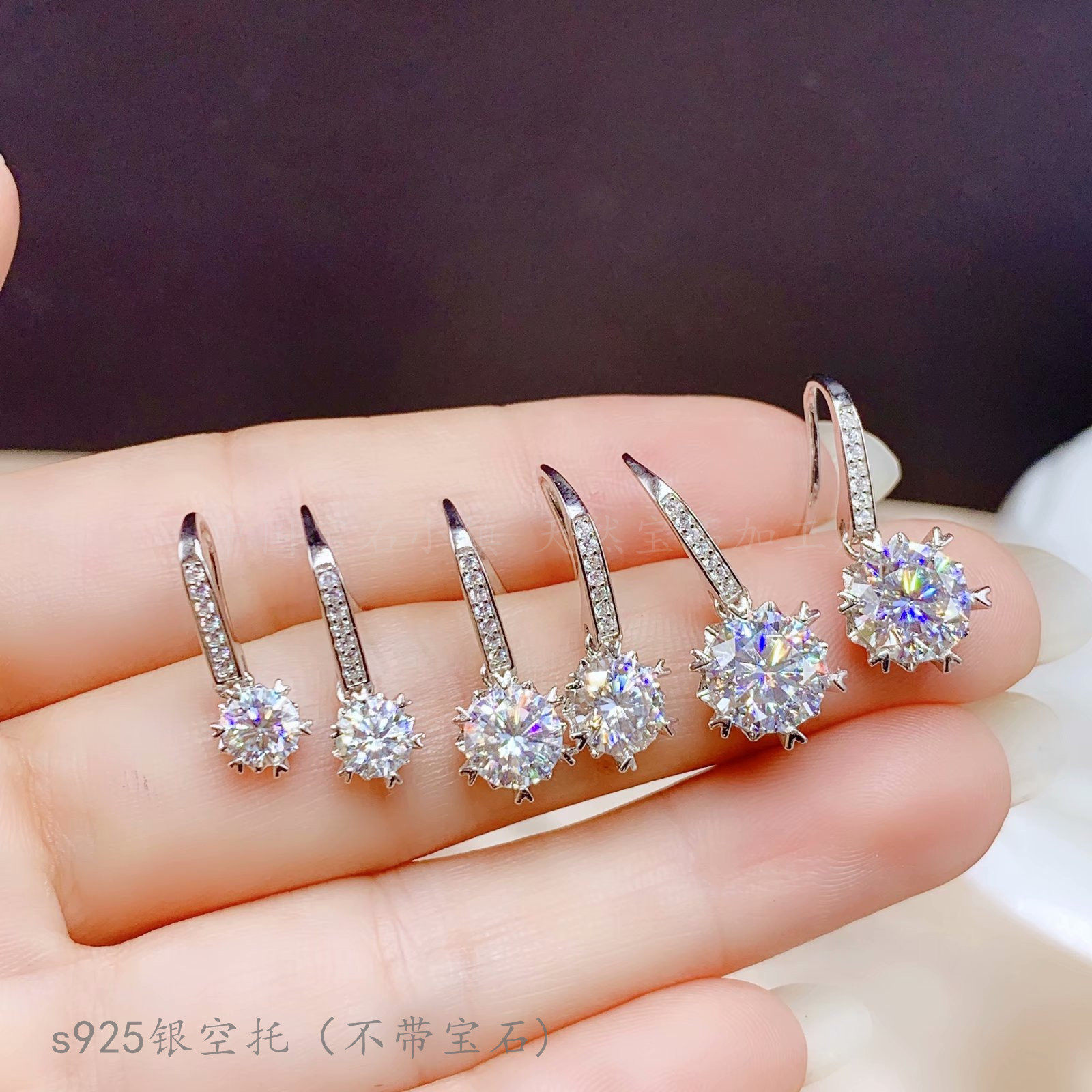 纯银圆形耳环雪花克拉莫桑钻