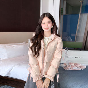 ATAR冬装新款甜美绑带袖连帽羽绒服 2025女士荷叶边短款保暖外套