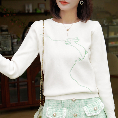 白色绣花兔子圆领长袖毛衣针织衫