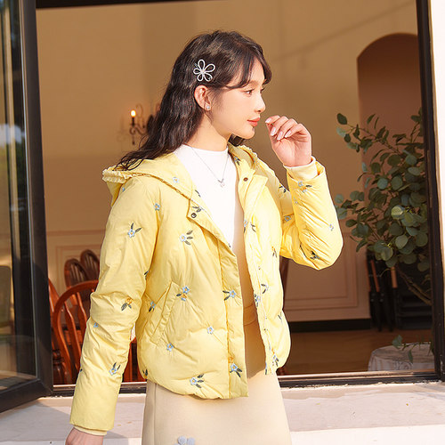 法式短连帽绣花羽绒服短外套