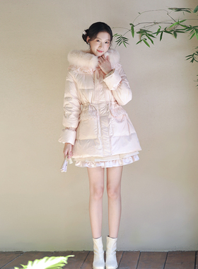 ATAR白狐毛毛领羽绒服女清新甜美连帽花边收腰白鸭绒加厚保暖外套