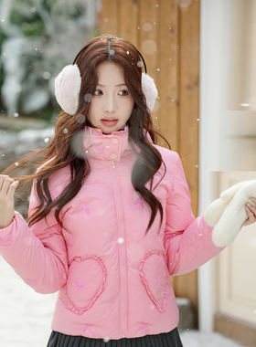 ATAR甜美风粉色爱心口袋轻薄羽绒服女短款荷叶边刺绣修身冬季外套