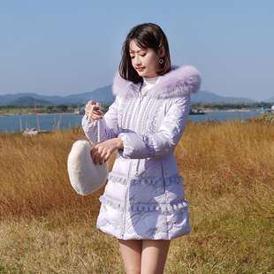 ATAR法式白鸭绒木耳边保暖羽绒服2024冬装新款真狐狸毛领羽绒外套