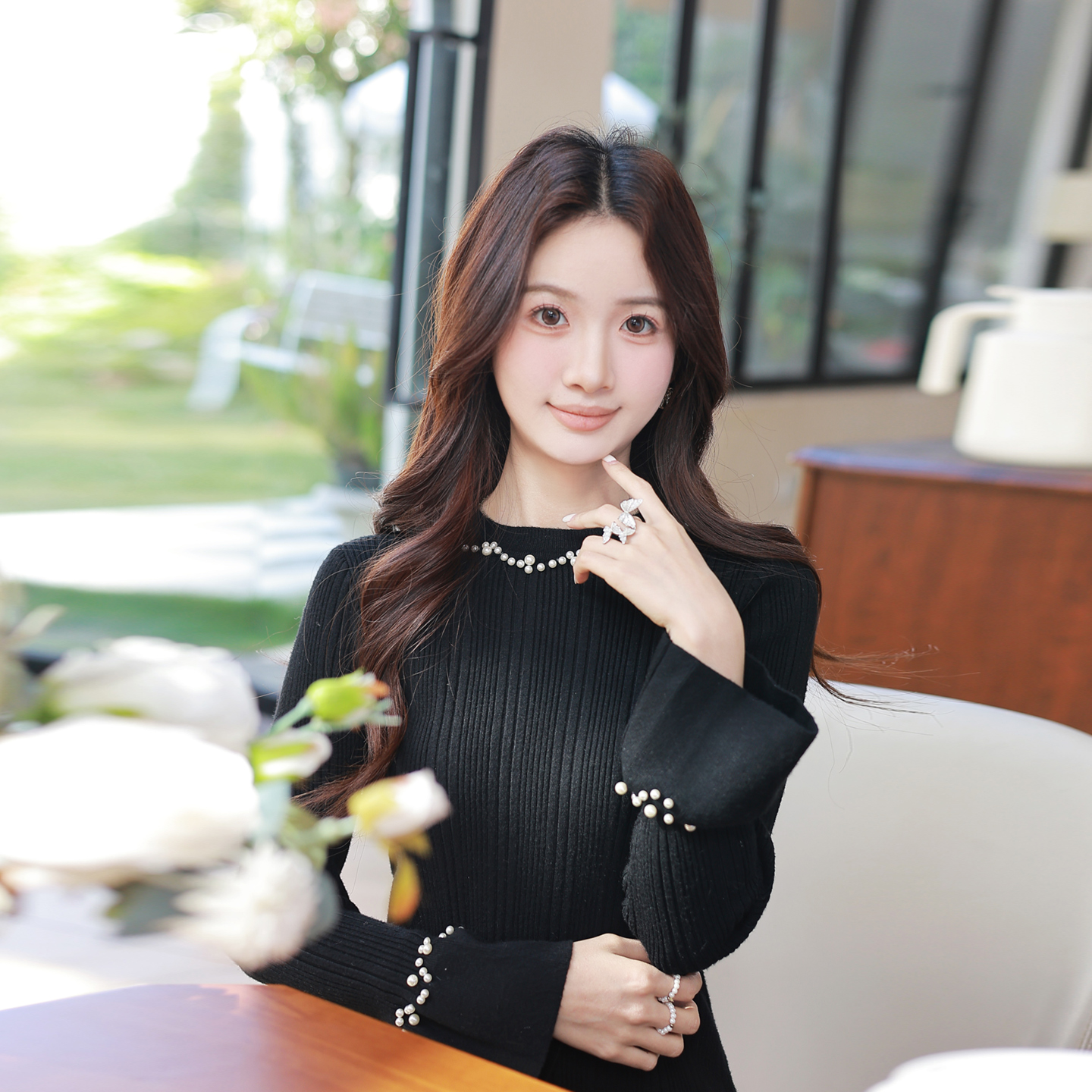 ATAR法式浪漫风黑色针织衫