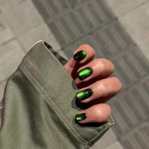 暗夜绿猫眼穿戴甲高级小众cos超显白美甲变色龙日常百搭短甲
