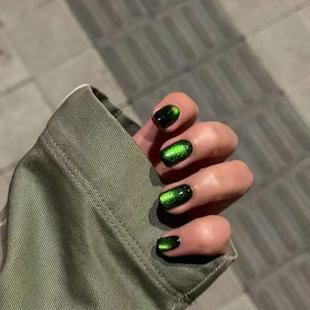 暗夜绿猫眼穿戴甲高级小众cos超显白美甲变色龙日常百搭短甲