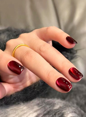 过年圣诞红宝石猫眼穿戴甲显白简约短款玻璃珠安哥拉红色美甲贴片